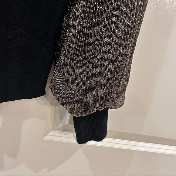 Entro size Medium black top with bronze/silver colored sleeves‎ - Picture 4 of 6